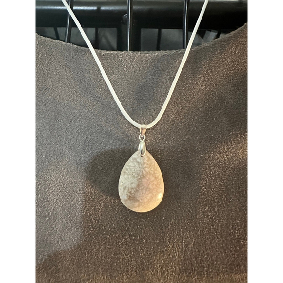 White Coral Agate Teardrop Pendant Necklace - Picture 8 of 10